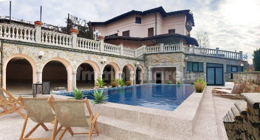 Villa unifamiliare piazza Daniele Ranzoni, Intra Centro Storico, Verbania
