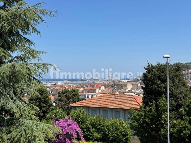 Trilocale via Pesaro, Piano, Ancona