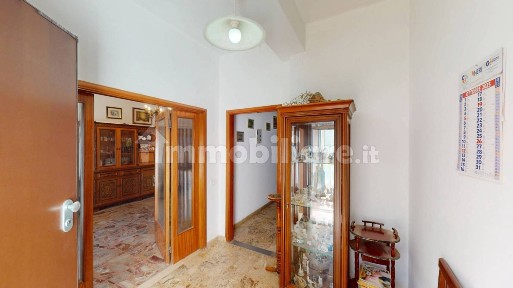 Agugliano, Via delle Mura, 10