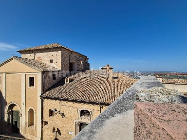 Quadrilocale via Pompeiana, Centro, Osimo