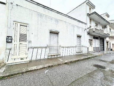 Terratetto unifamiliare via San Maria d'Enghien 6, Centro, Manduria