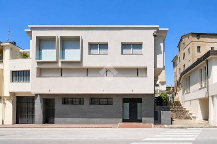 Loreto, Viale trieste, 13
