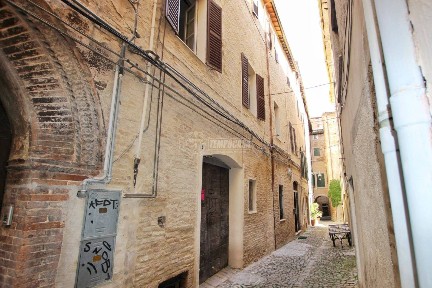 Trilocale vicolo Fiorenzuola, Centro Storico, Jesi