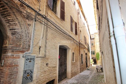 Trilocale vicolo Fiorenzuola, Centro Storico, Jesi