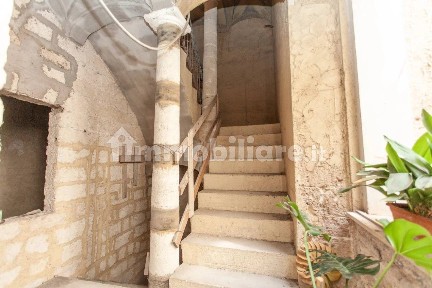 Terratetto unifamiliare via Duomo 190, Isola - Città Vecchia, Taranto