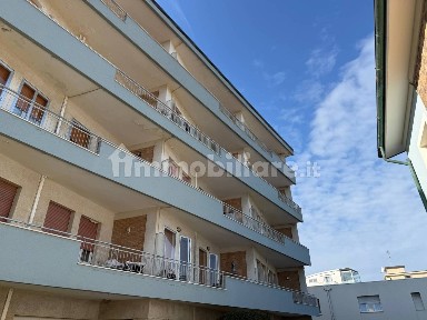 Trilocale via Alfredo Panzini 18, Palombina Nuova, Ancona