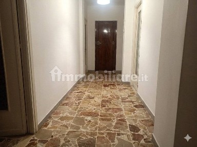 Trilocale Strada Carignano 22, Mercato - Santa Maria, Moncalieri