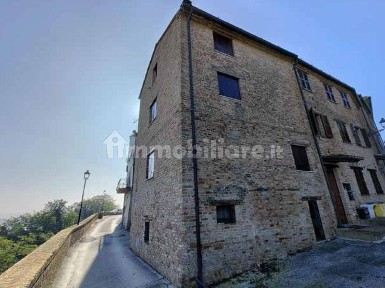 Trecastelli, Via Castello