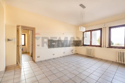 Trilocale via Roma 6, Centro, Cupramontana