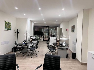 Attività commerciale in Affitto