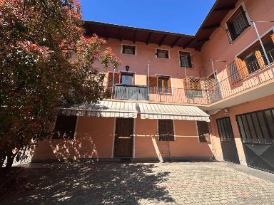 Bilocale via marchini francesco 27, Centro, Giaveno