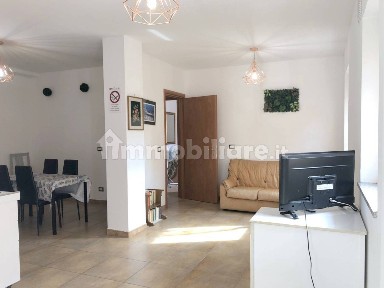 Trilocale piazza Francesco Molines 42, Centro, Giaveno