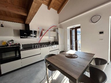 Bilocale via vicolo Bernezzo, Centro Storico, Pinerolo
