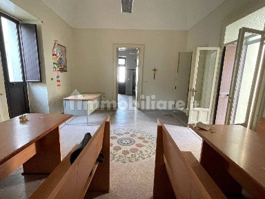 Casale via Cesare Battisti angolo via A. Miglietta, Centro, Carmiano