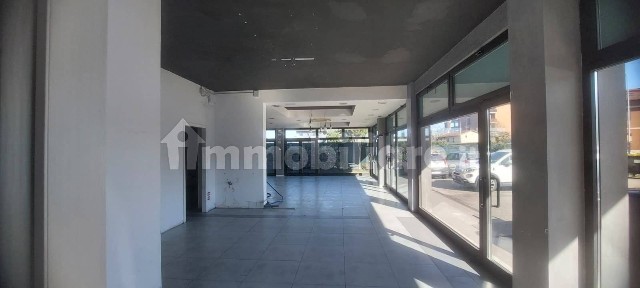 Locale commerciale in Affitto