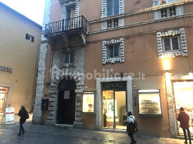 Attività commerciale in Affitto
