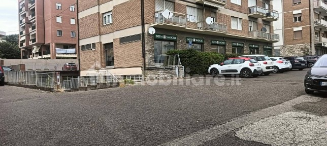 Locale commerciale in Affitto