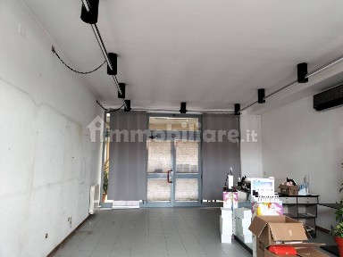 Locale commerciale in Affitto