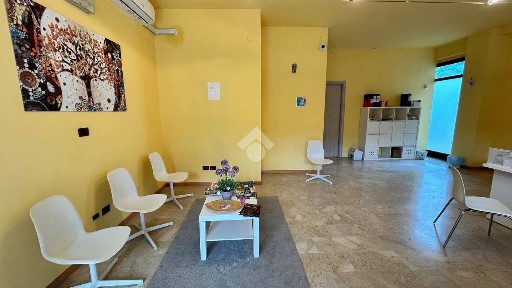 Locale commerciale in Affitto