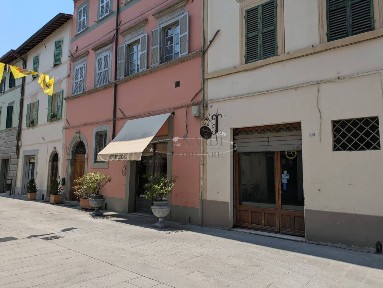 Locale commerciale in Affitto