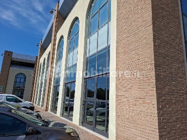 Locale commerciale in Affitto