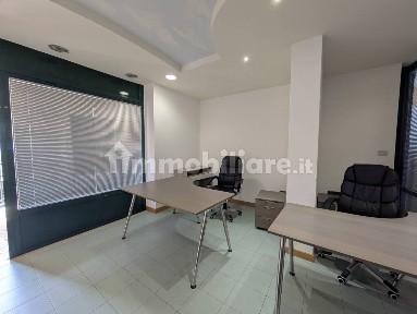 Locale commerciale in Affitto