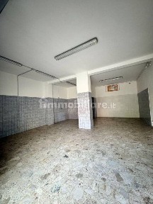 Locale commerciale in Affitto
