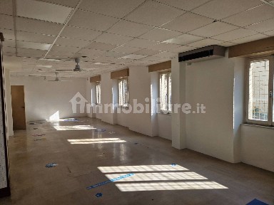 Locale commerciale in Affitto