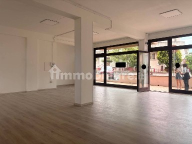 Locale commerciale in Affitto