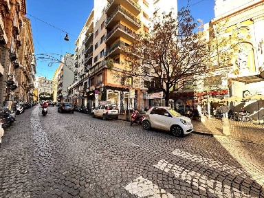 Napoli, Chiaia, Via dei Mille