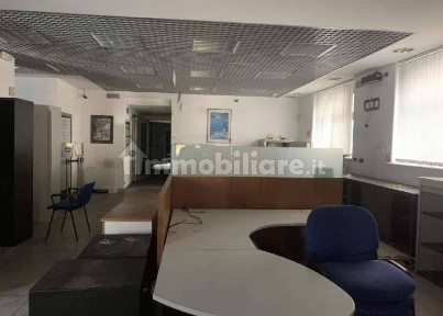 Locale commerciale in Vendita