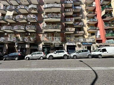 Locale commerciale in Vendita