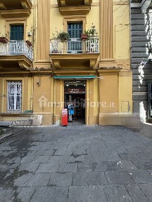 Locale commerciale in Vendita