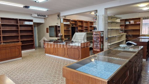 Locale commerciale in Affitto