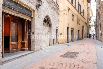 Locale commerciale in Affitto