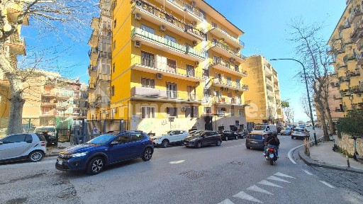 Locale commerciale in Vendita