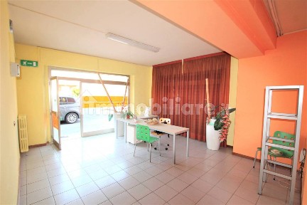 Locale commerciale in Affitto
