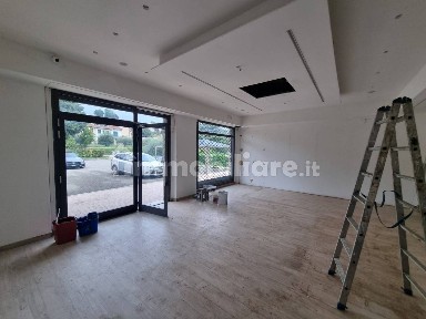Locale commerciale in Affitto