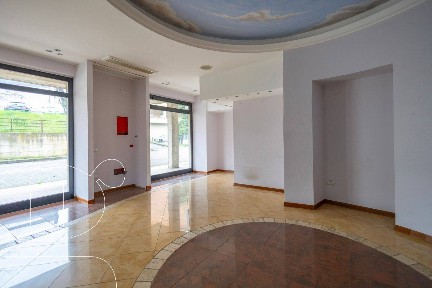 Locale commerciale in Affitto