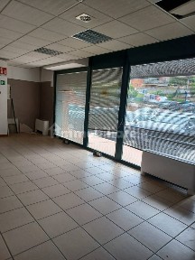Locale commerciale in Affitto