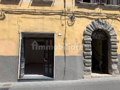 Locale commerciale in Affitto