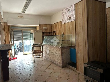 Locale commerciale in Affitto