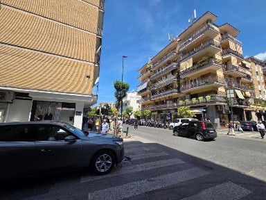 Locale commerciale in Vendita