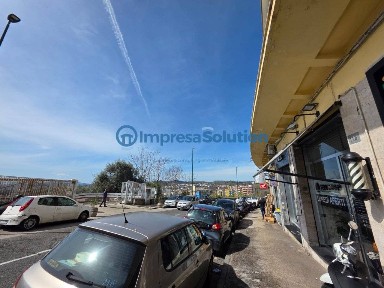 Locale commerciale in Vendita