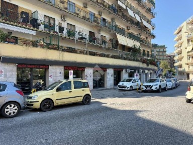 Locale commerciale in Vendita