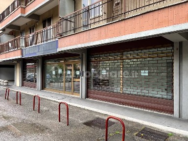 Locale commerciale in Affitto