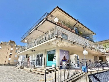 Locale commerciale in Affitto