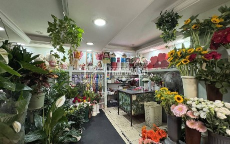 Locale commerciale in Vendita