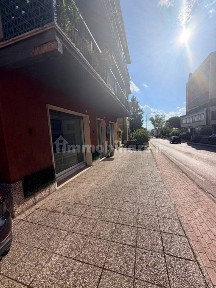 Locale commerciale in Affitto