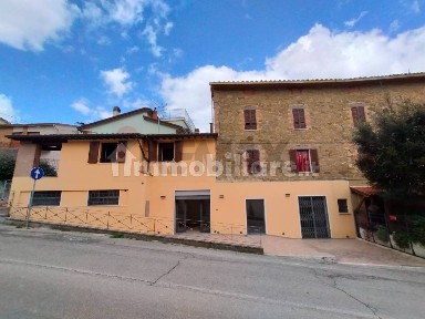 Locale commerciale in Affitto
